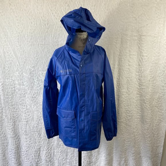 Columbia Sportswear Sky Blue rain jacket coat, lightweight.Attached Hood